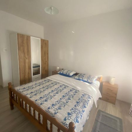 Apartmani Neno 塞尼 外观 照片
