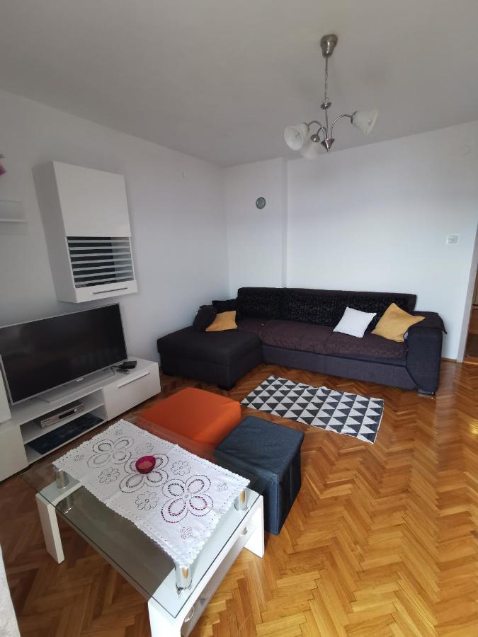 Apartmani Neno 塞尼 外观 照片