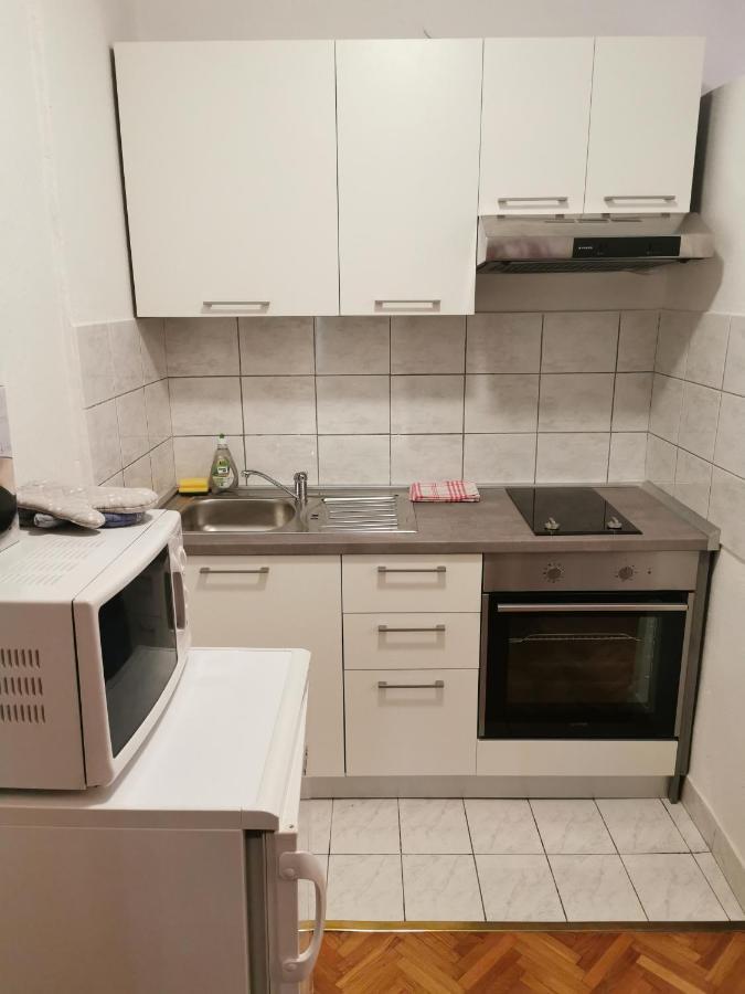 Apartmani Neno 塞尼 外观 照片