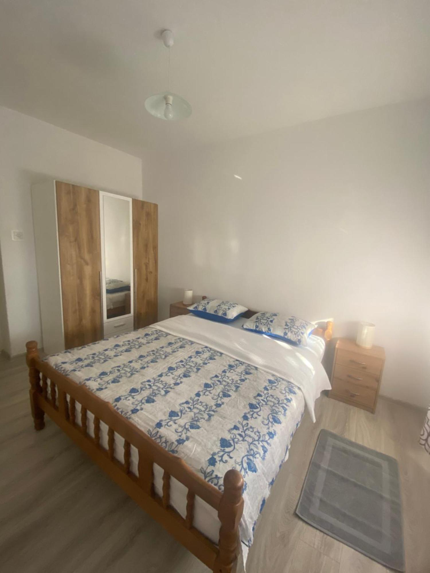 Apartmani Neno 塞尼 外观 照片